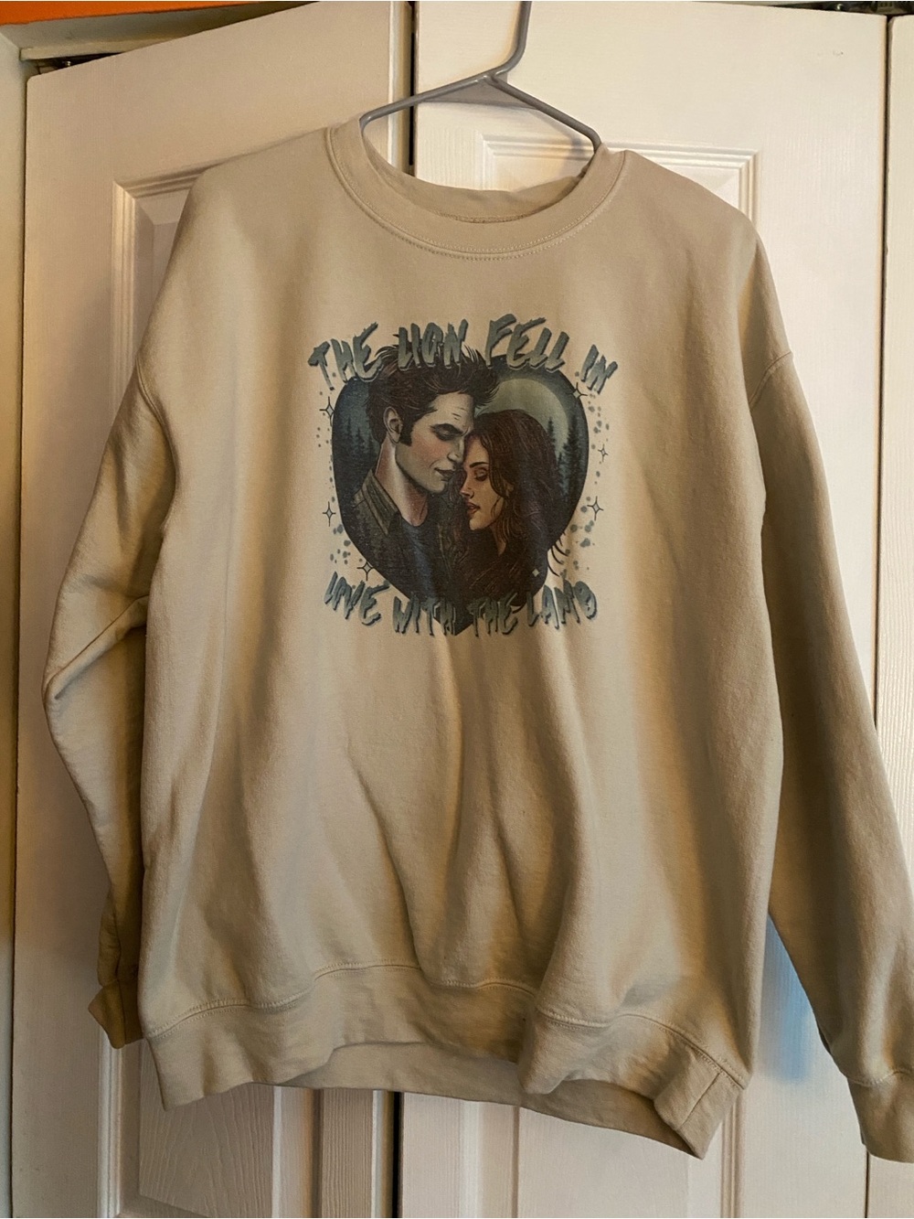 Twilight Graphic Crewneck Sweatshirt -women’s size large
